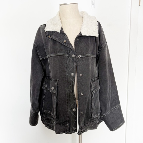 Free People We The Free‎ Ariel Cozy Denim Bomber Jacket Faded Black Sherpa Large - Picture 2 of 10